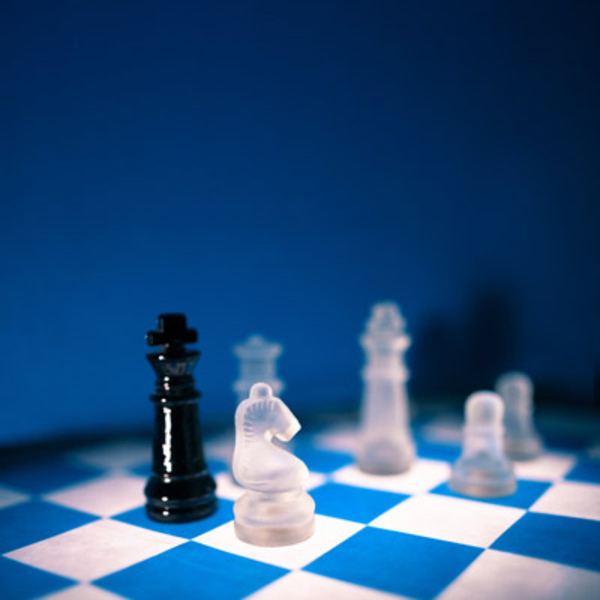 Abbildung eines Schachbretts mit Schachfiguren